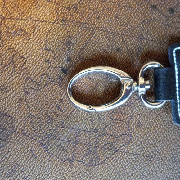 Rock & Republic Key Chain - Picture 3 of 6